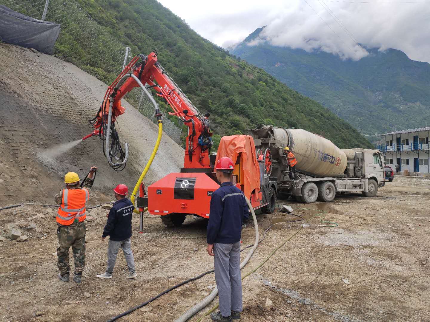 混凝土泵 青科重工 濕噴臺(tái)車